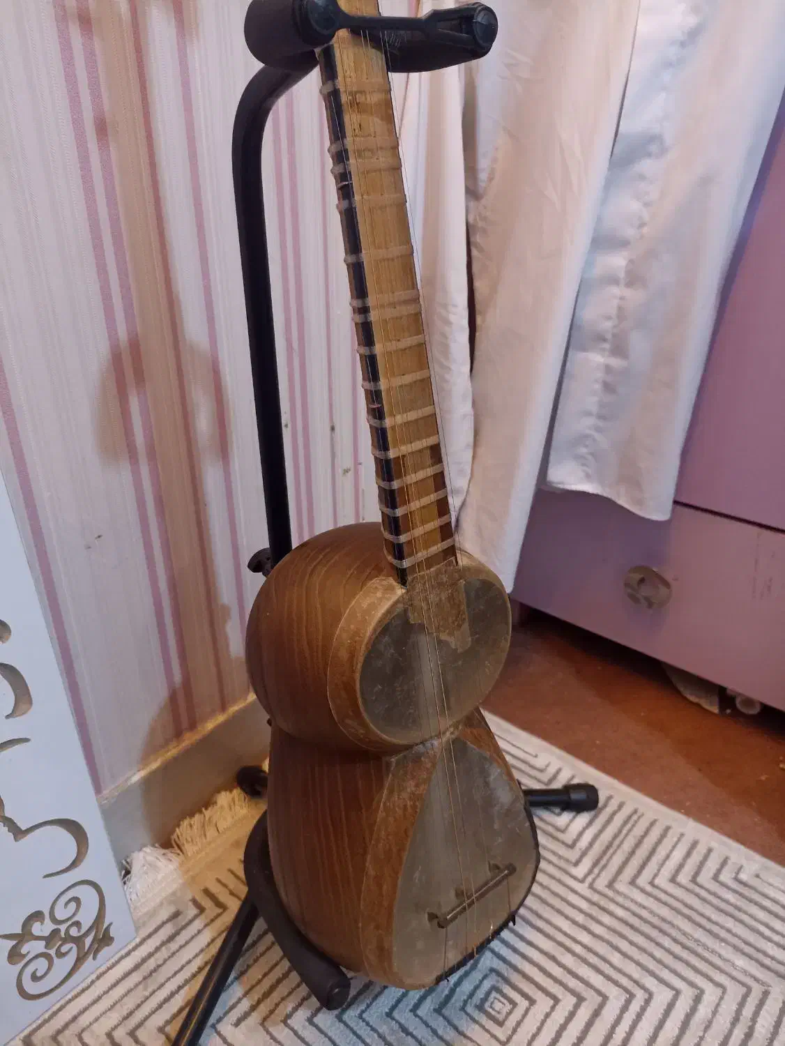 تار استاد عظیم زاده ۴۰ ساله|سازهای سنتی|تبریز, |دیوار