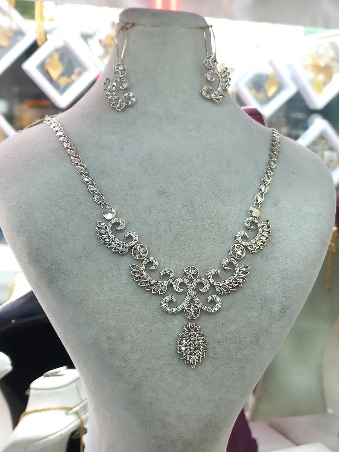 طلا گردنی و گوشواره تراشخور(بدون اجرت)|جواهرات|تبریز, |دیوار