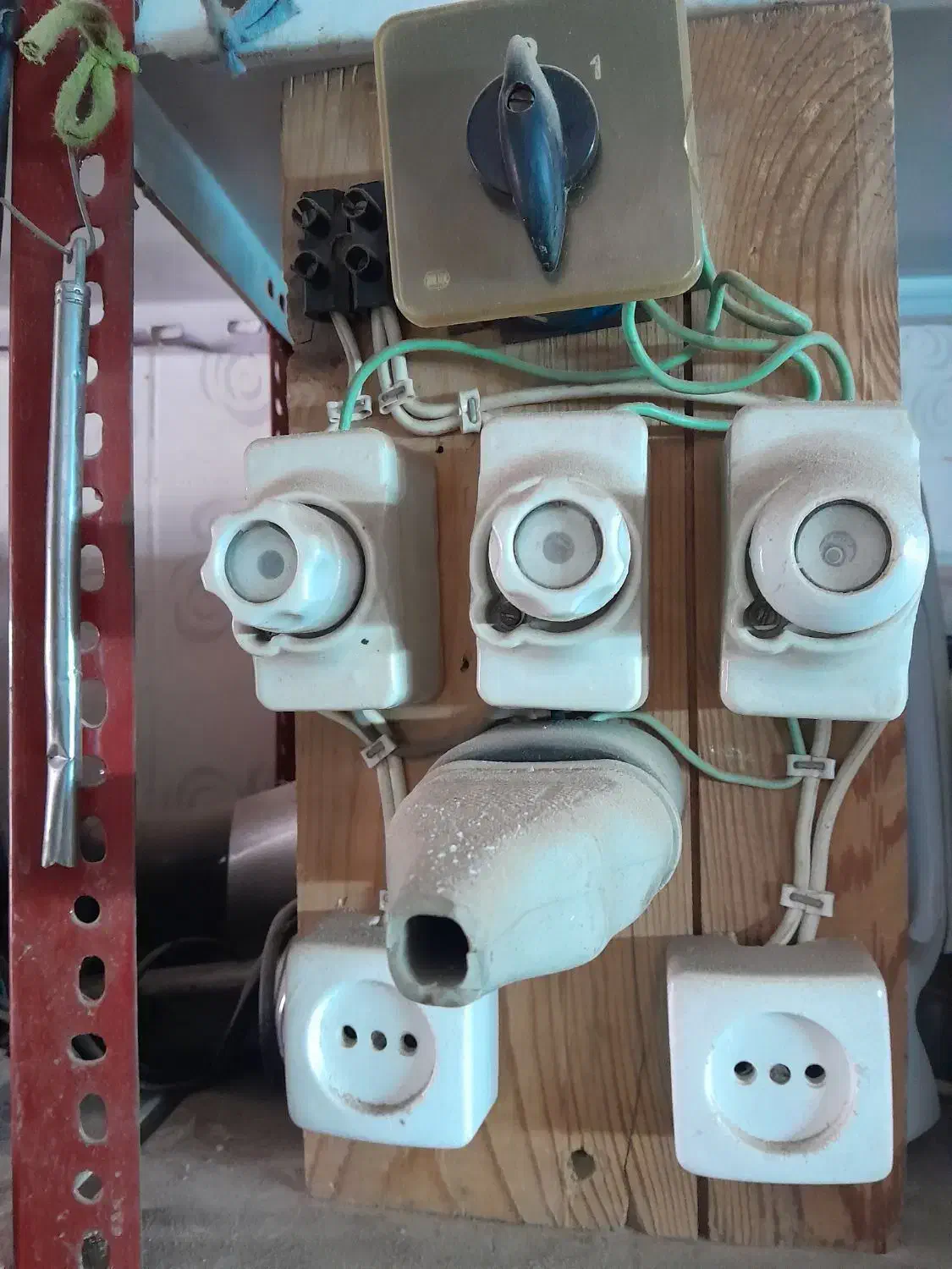 تابلو برق قدیمی .برای دکور .|مصالح و تجهیزات ساختمان|نیشابور, بنیاد شهید|دیوار