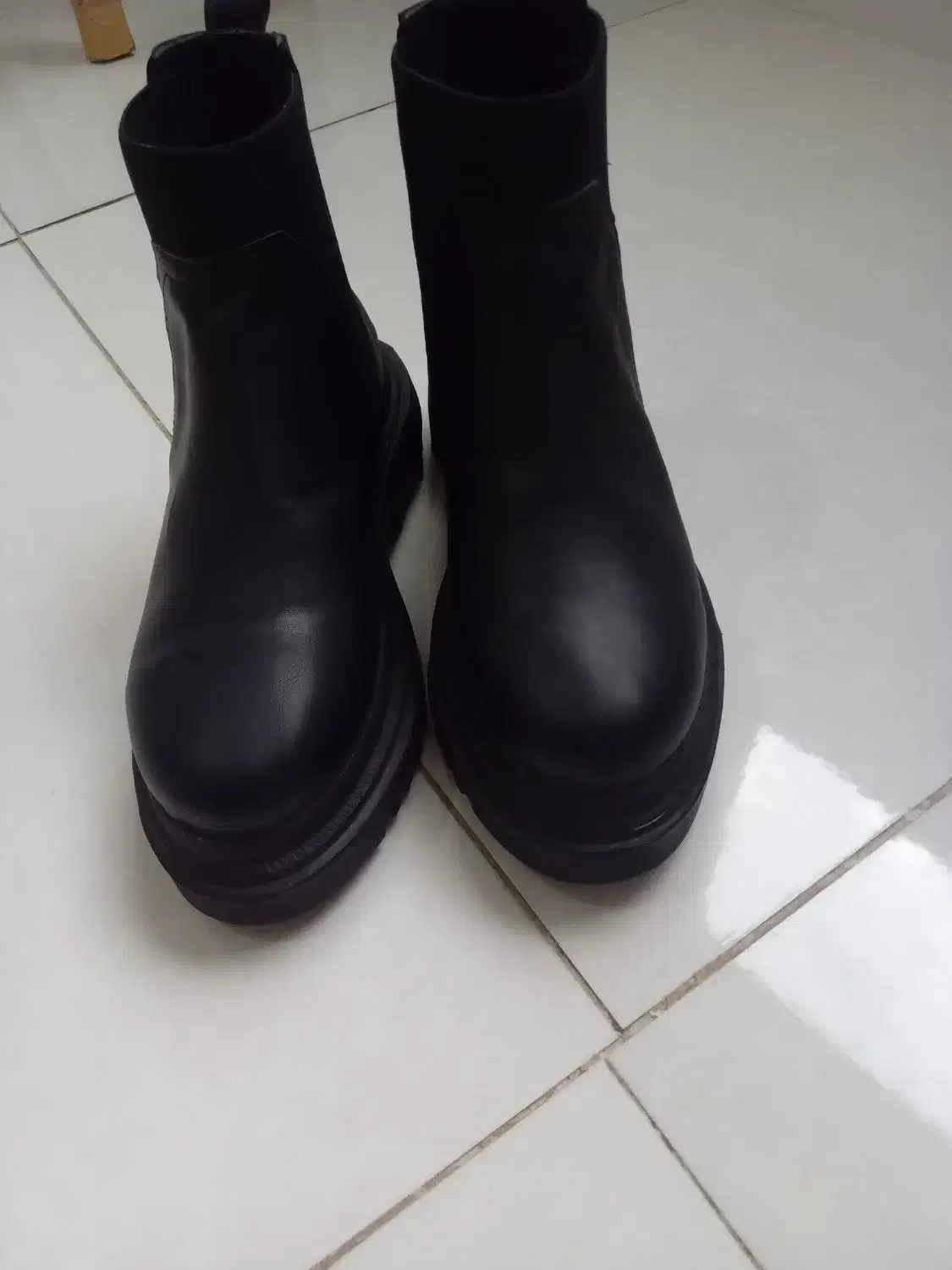 بوت نو|کیف، کفش، کمربند|دورود, |دیوار