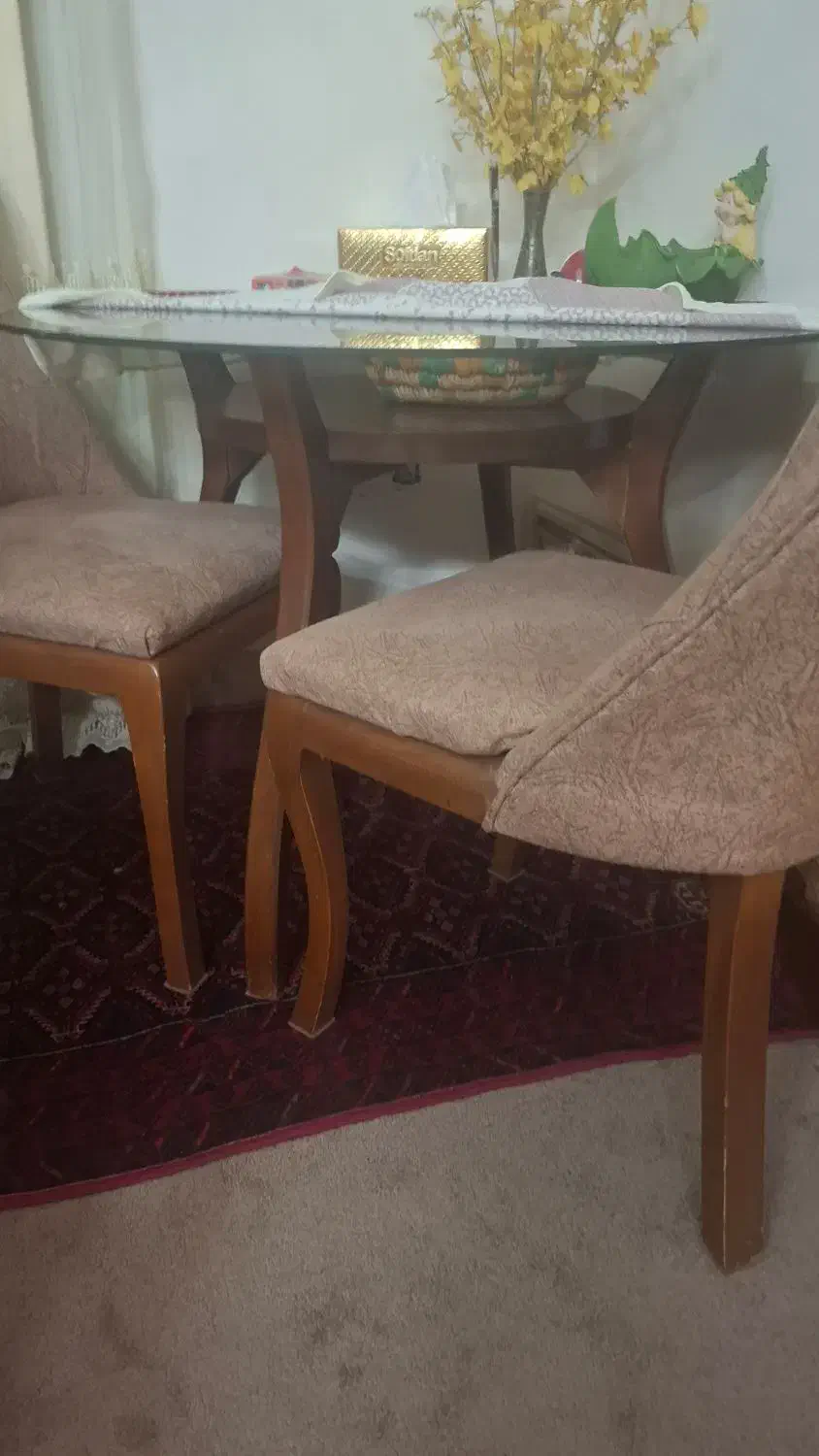 میز دونفره بسیار تمیز|میز و صندلی غذاخوری|ورامین, ورامین|دیوار