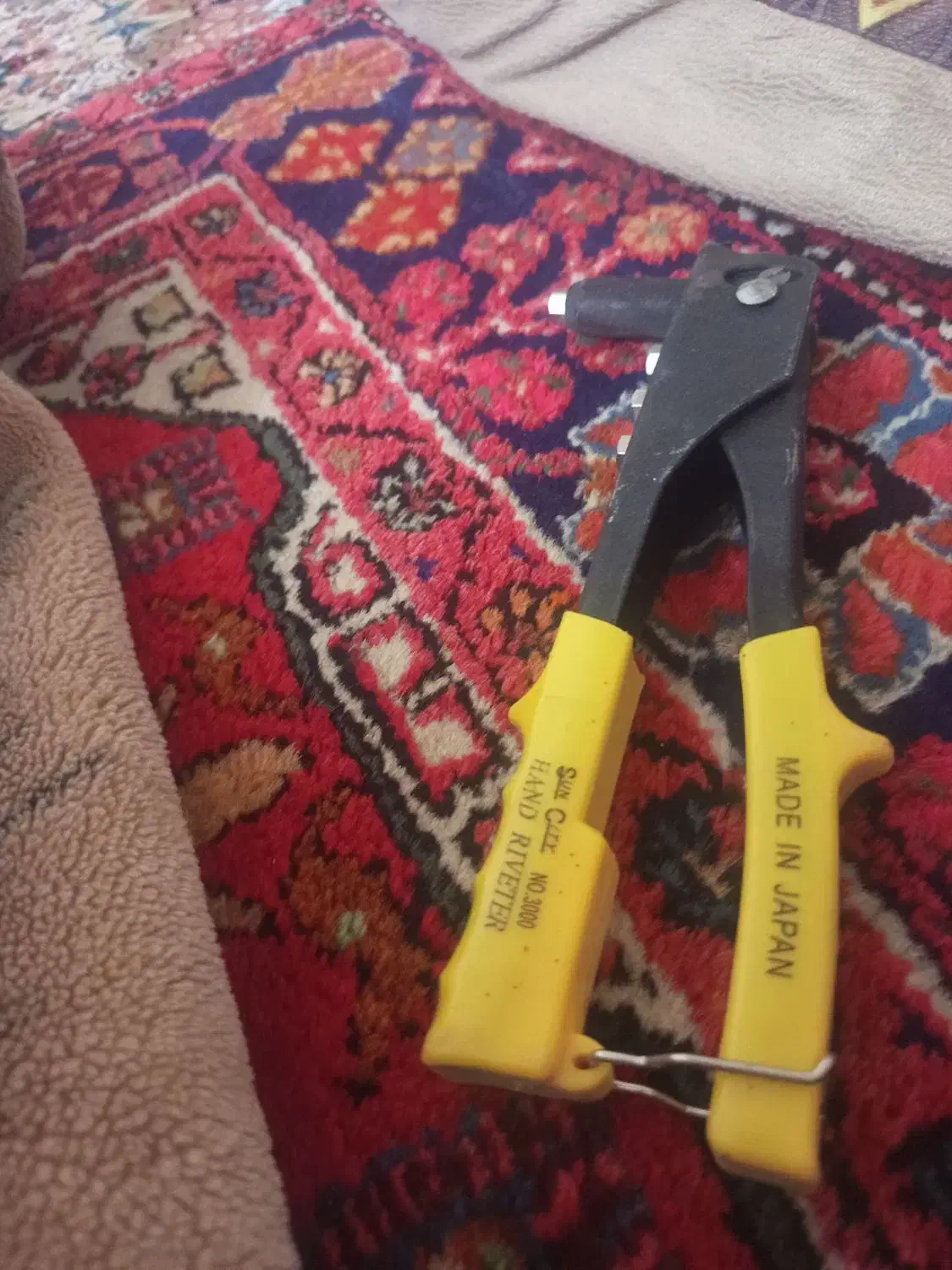 یک عدد دستگاه پرچ|ابزارآلات|دورود, |دیوار