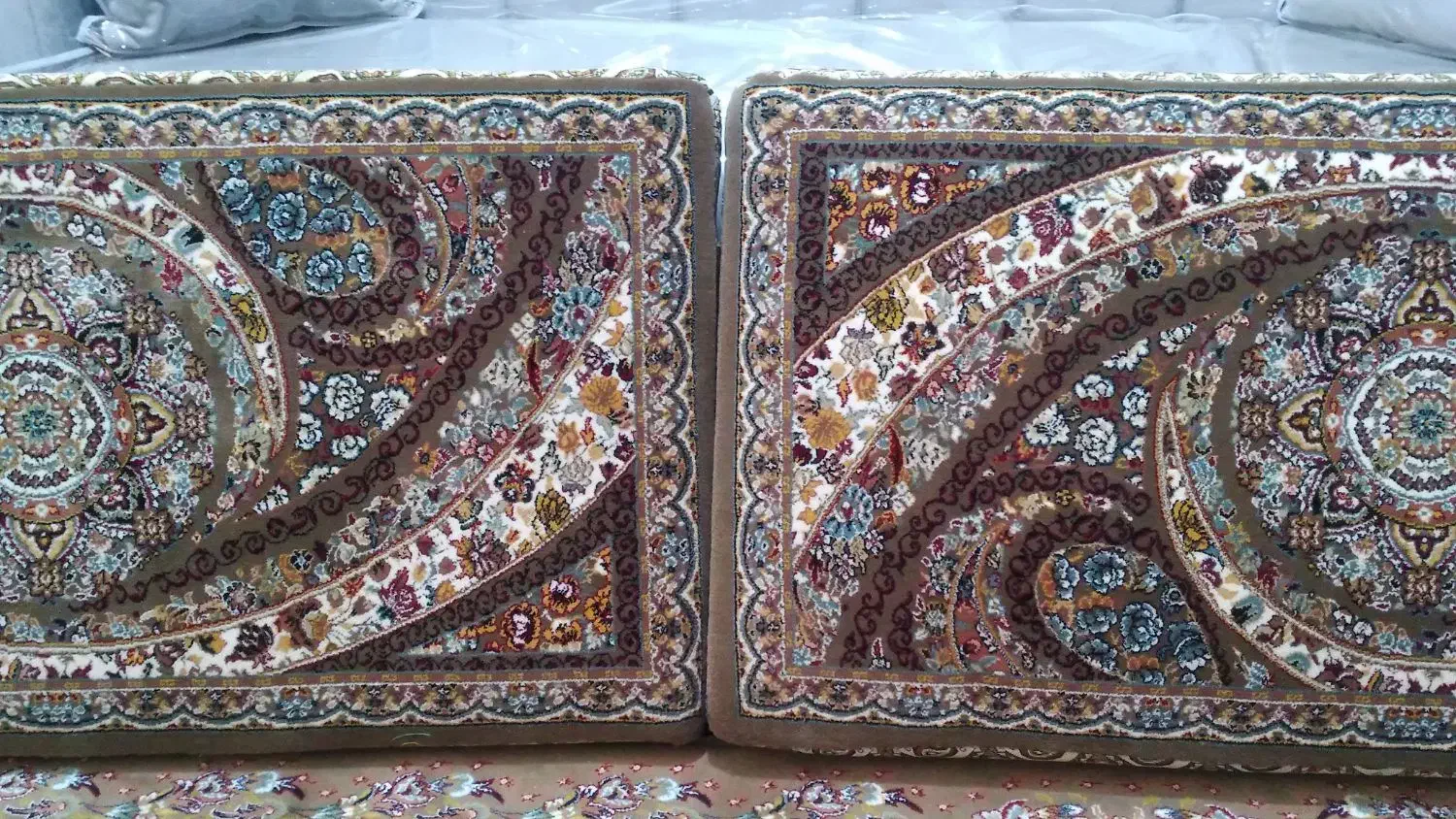 یک جفت پشتی (کاملا نو و سالم)|پشتی|اهواز, پدافند|دیوار