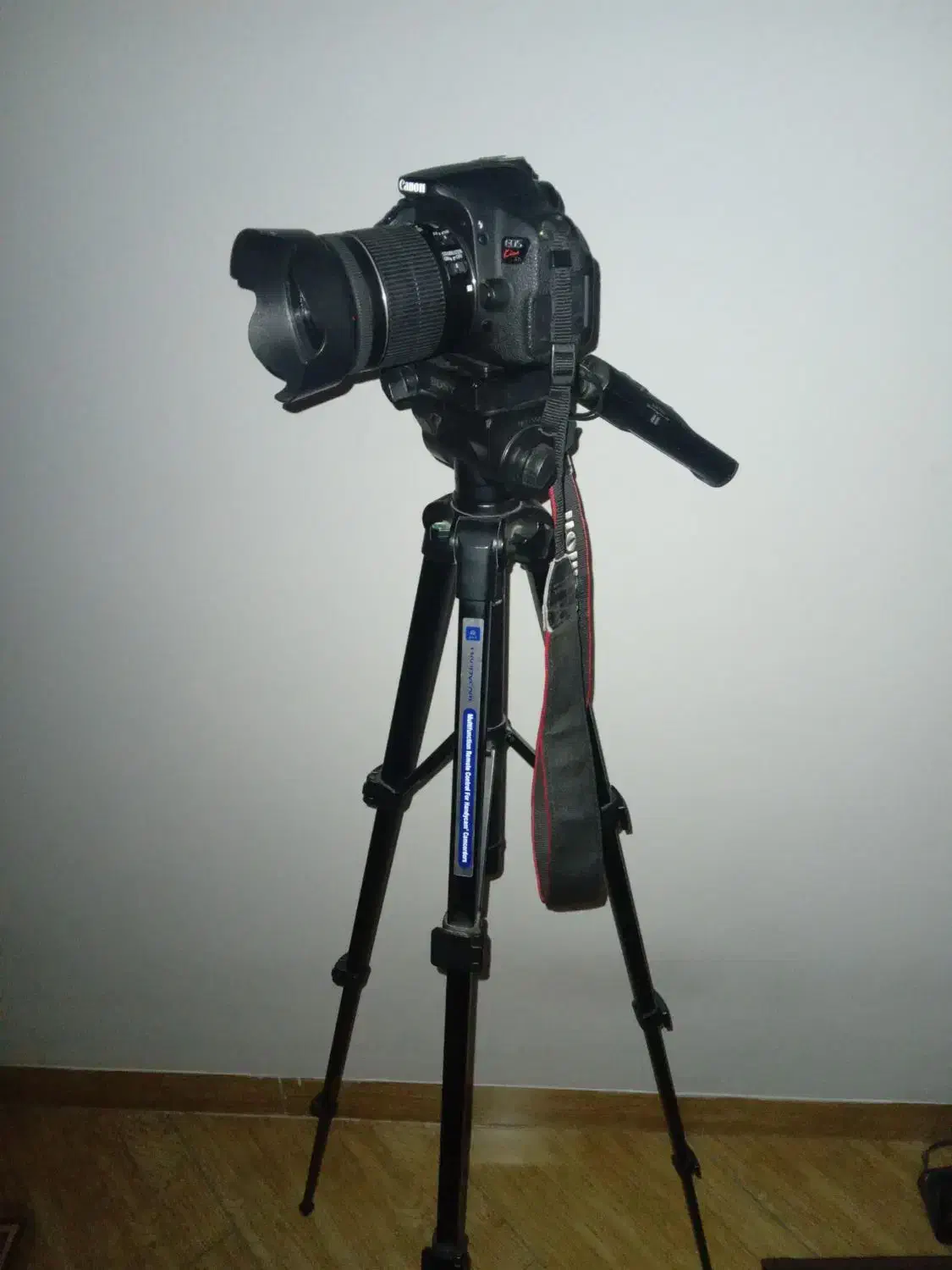 دوربین دیجیتال Canon EOS 700D + لنز 18-55 STM  به|دوربین عکاسی و فیلم‌برداری|پرند, فاز ۲|دیوار