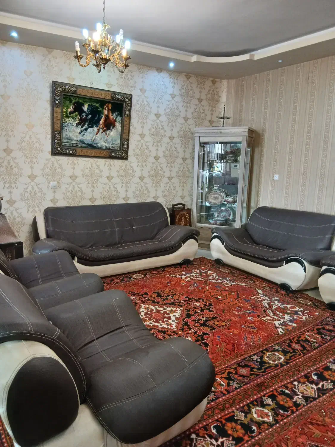 مبل راحتی چرمی ۹نفره|مبلمان خانگی و میز عسلی|بناب, |دیوار