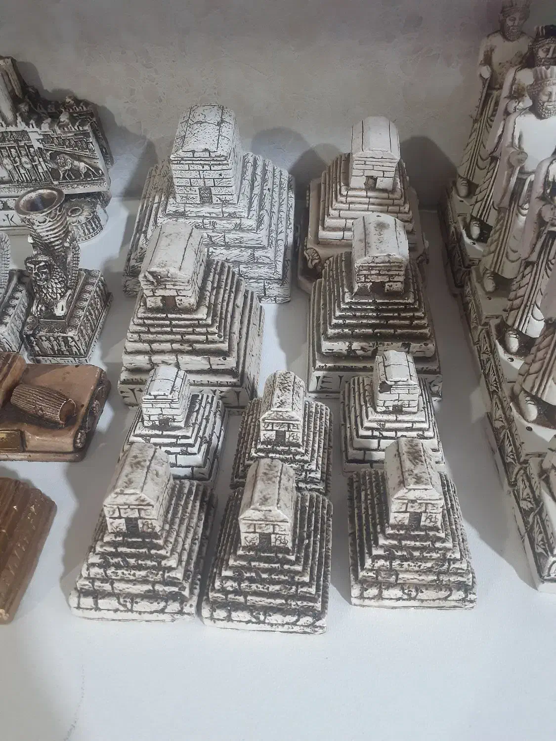 تندیس و دستکلیدهای هخامنشی|مجسمه، تندیس، ماکت|شهر بابک, |دیوار