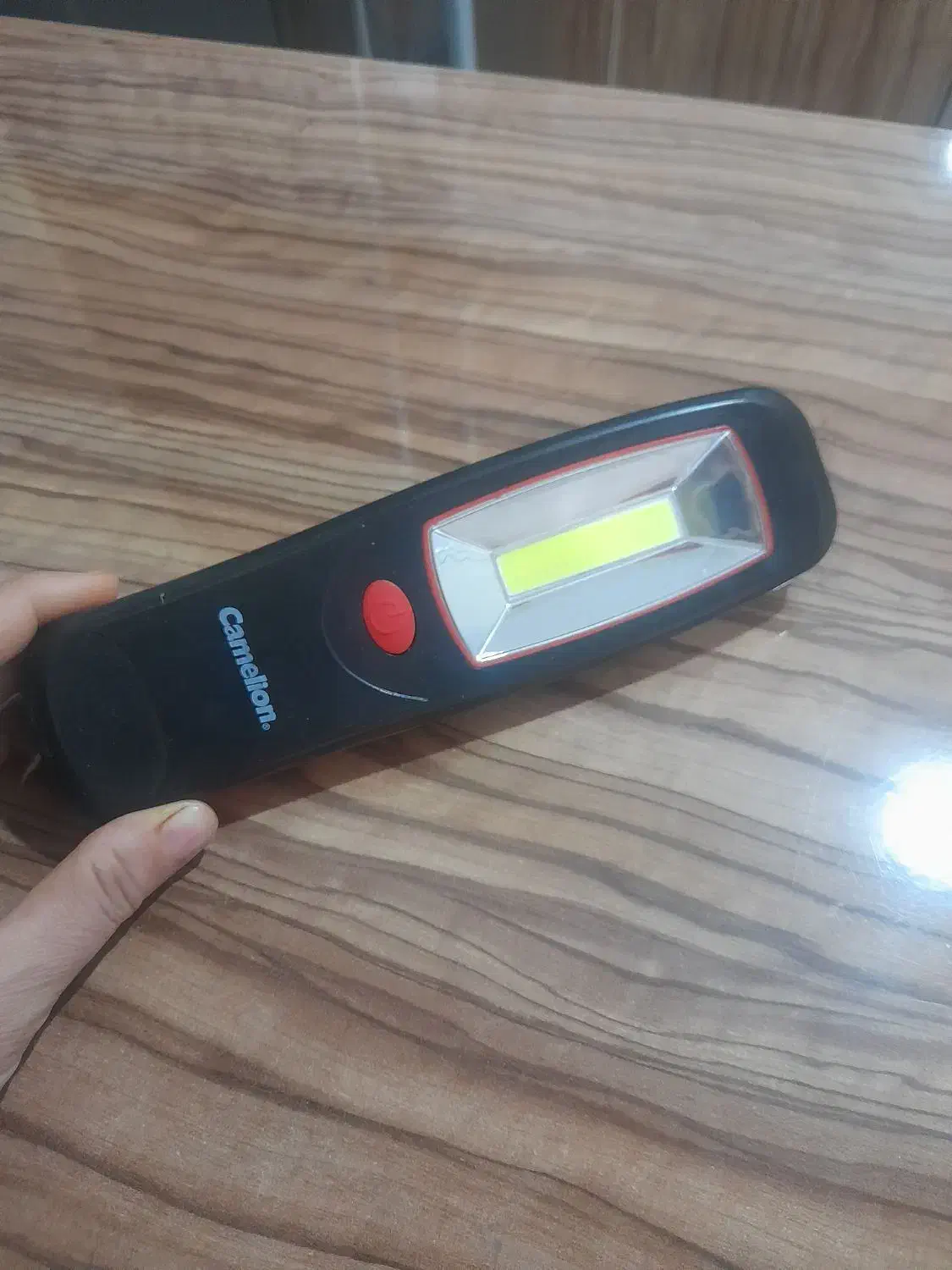 چراغ قوه باطری خور که هم قلاب  واهن ربا برا آویز|لامپ و چراغ|رشت, دیانتی|دیوار