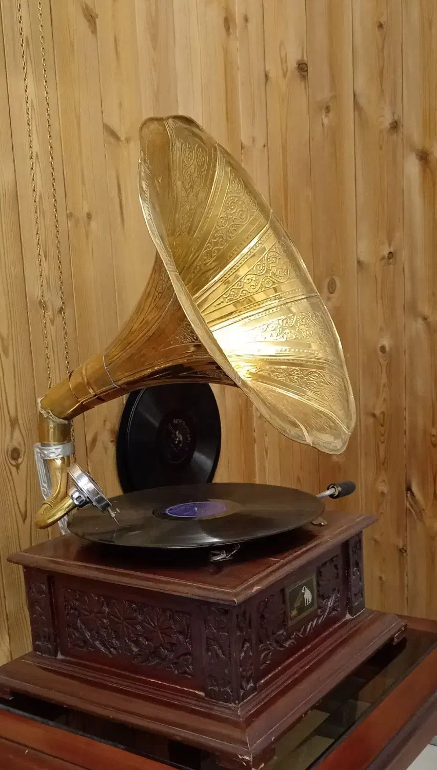 گرامافون هندلی قدیمی چوبی|کلکسیون اشیاء عتیقه|قزوین, |دیوار