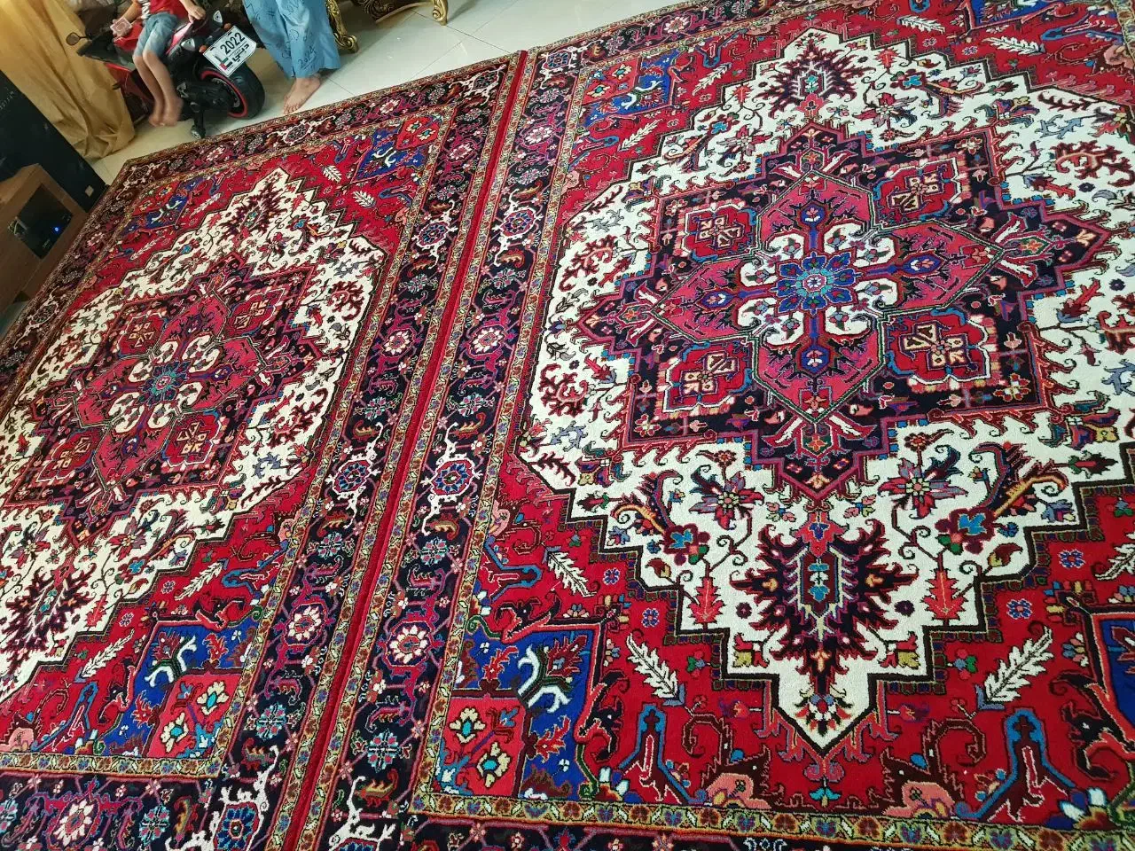 دو تخته فرش دستبافت ۶ متری هریس تبریز نقش تاجری|فرش|گلستان (تهران), |دیوار