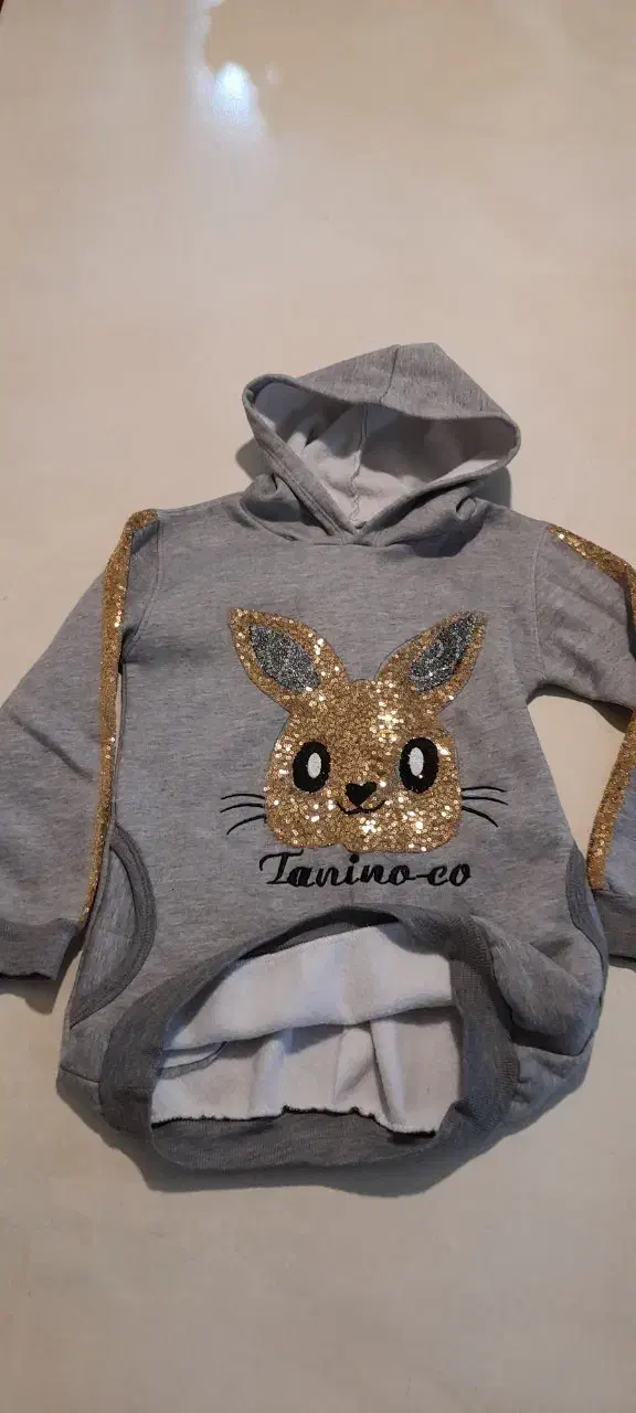 تعدادی هودی|لباس|رشت, انصاری|دیوار