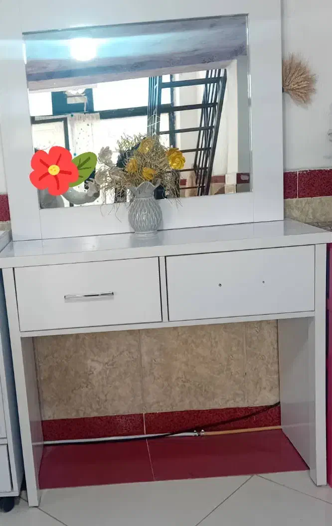 ۳عددمیز و۳عددآینه آرایشگاه تازه ساخت قیمت مناسب|آرایشگاه و سالن‌های زیبایی|مشگین شهر, |دیوار