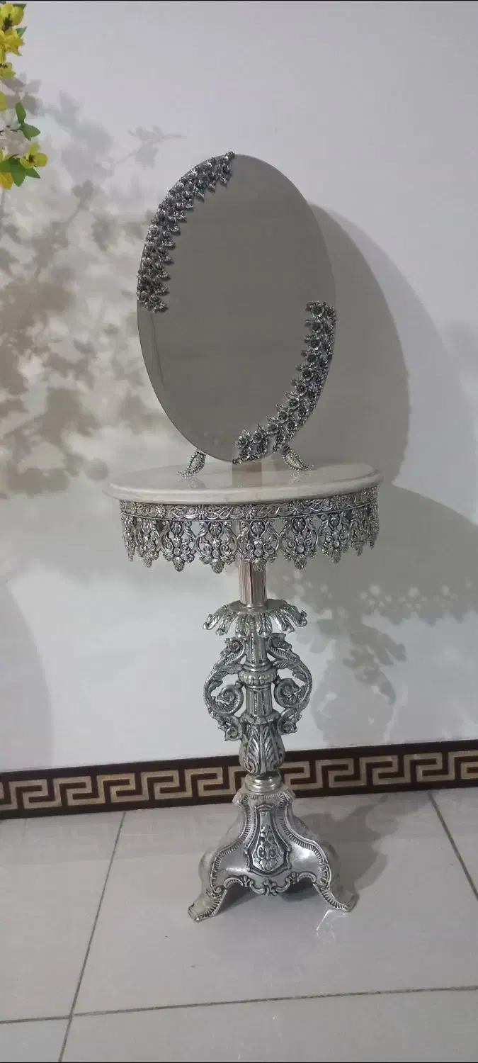 آینه و میز|آینه|بهارستان, |دیوار