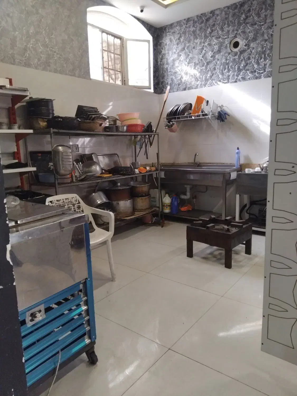 به دو نفر خانوم جهت کار در اشپزخانه|استخدام خدمات فروشگاه و رستوران|ارومیه, |دیوار