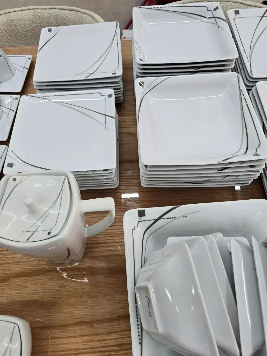 ظروف غذاخوری چینی پارمیس۱۸نفره|ظروف سرو و پذیرایی|اصفهان, کشاورزی|دیوار