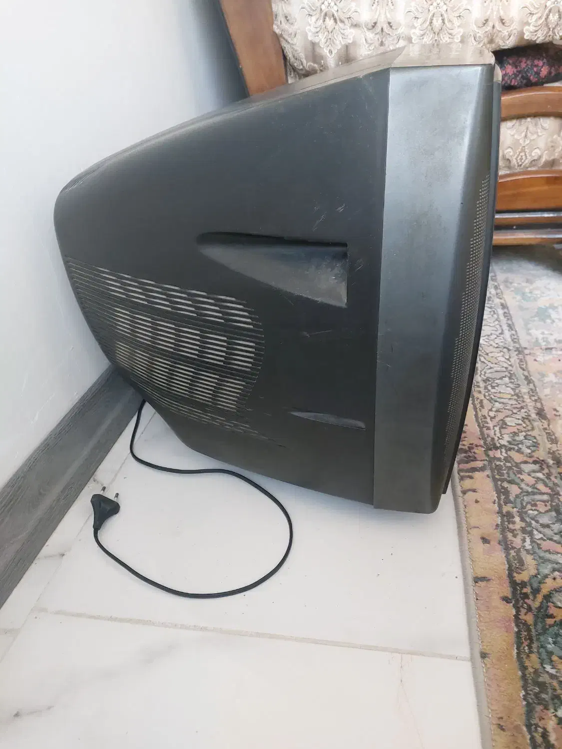 تلوزیون  رنگی قدیمی ۲۱ اینچ|تلویزیون و پروژکتور|یزد, |دیوار