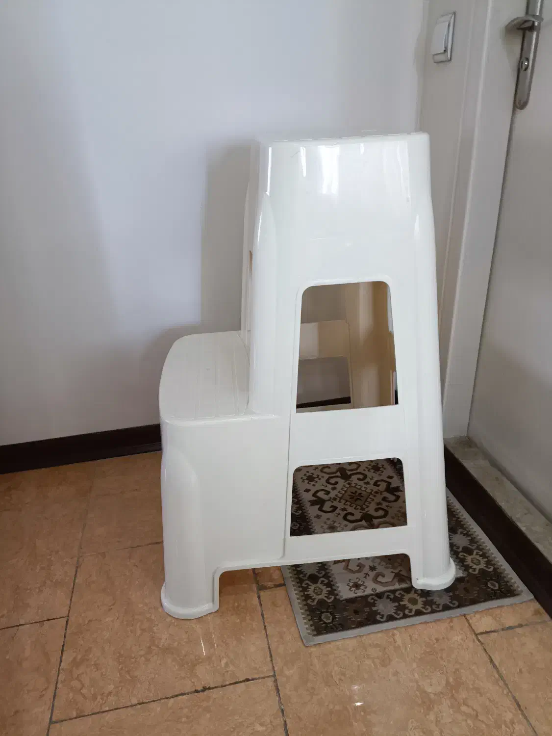 چهار پایه پلاستیکی ناصر|صندلی و نیمکت|پردیس, فاز ۱|دیوار