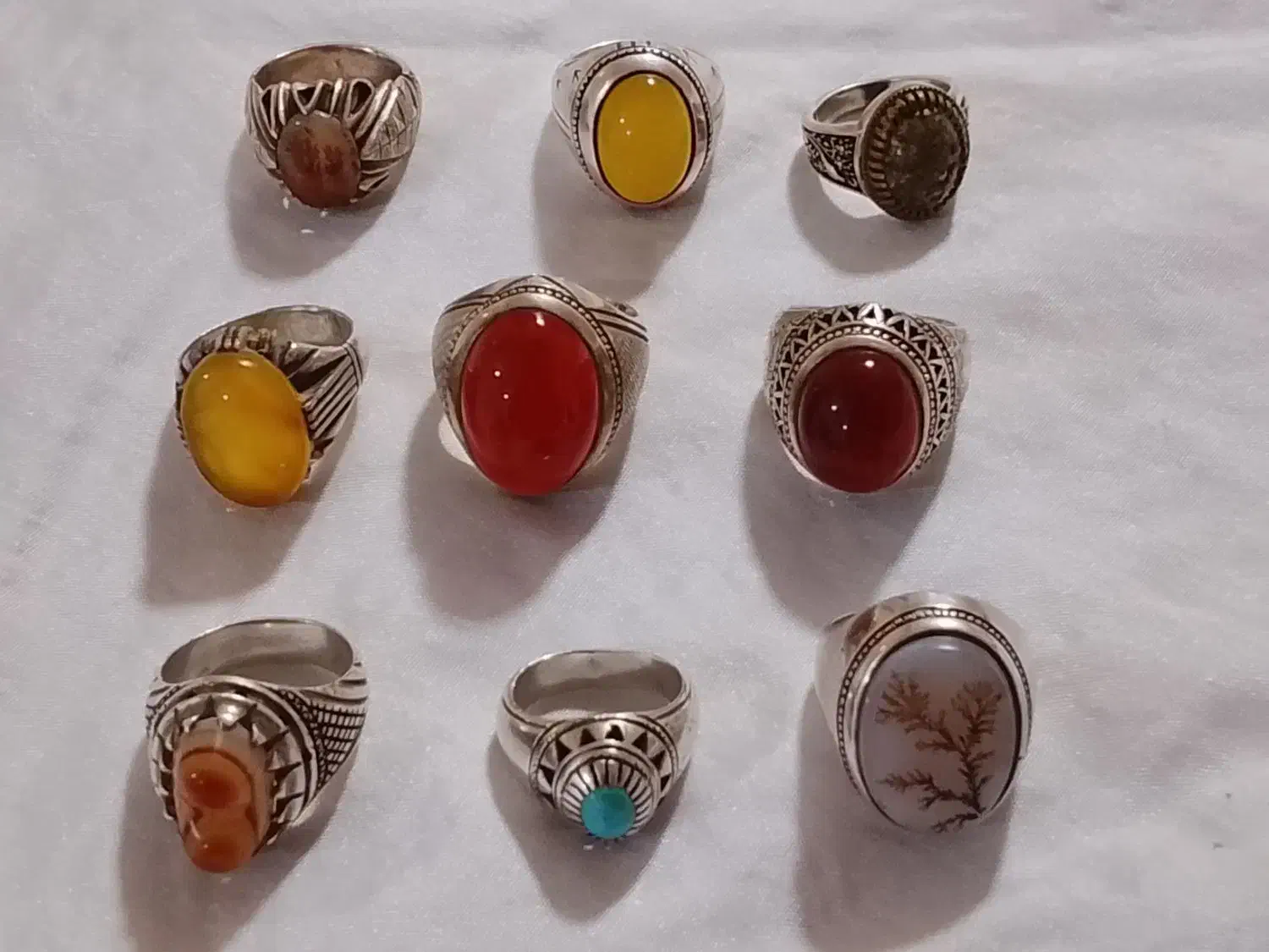 تعدادی انگشتر قدیمی|کلکسیون اشیاء عتیقه|ایجرود, |دیوار