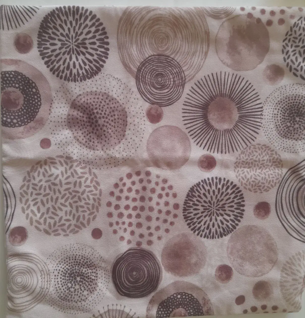 رو کوسن ۴۰ در ۴۰|رختخواب، بالش، پتو|سنندج, |دیوار