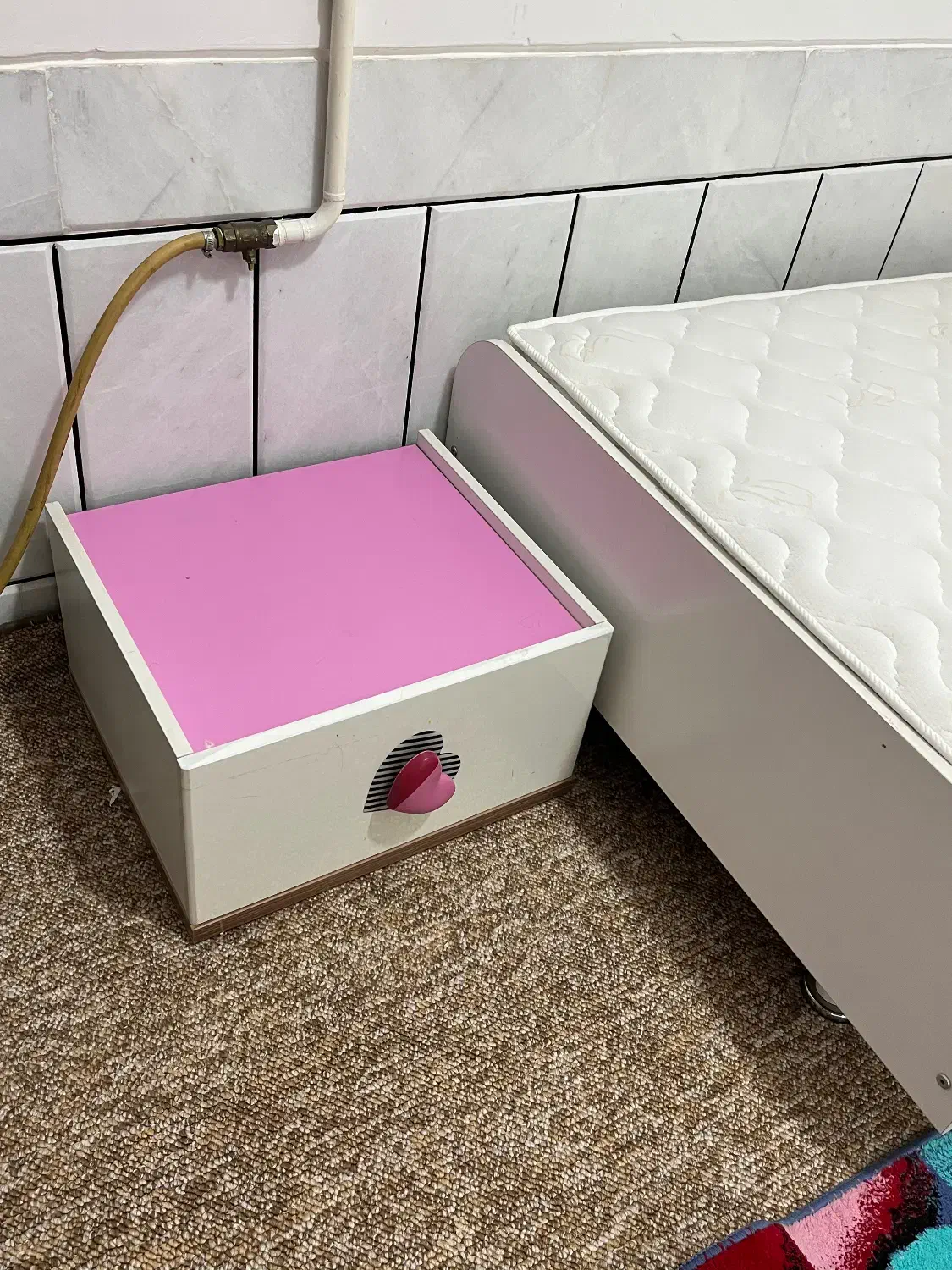 سرویس خواب|تخت و سرویس خواب|نی‌ریز, |دیوار