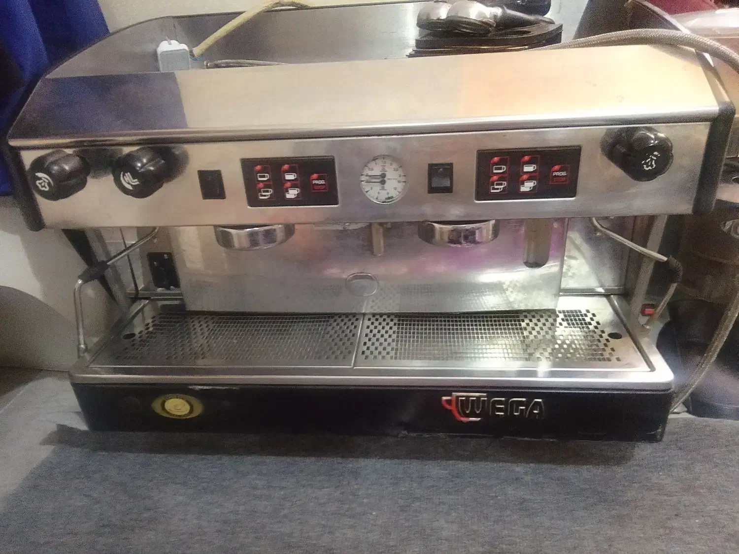 دستگاه قهوه ساز وگا ایتالیایی ویکدستگاه آسیاب|کافی‌شاپ و رستوران|بندرعباس, |دیوار