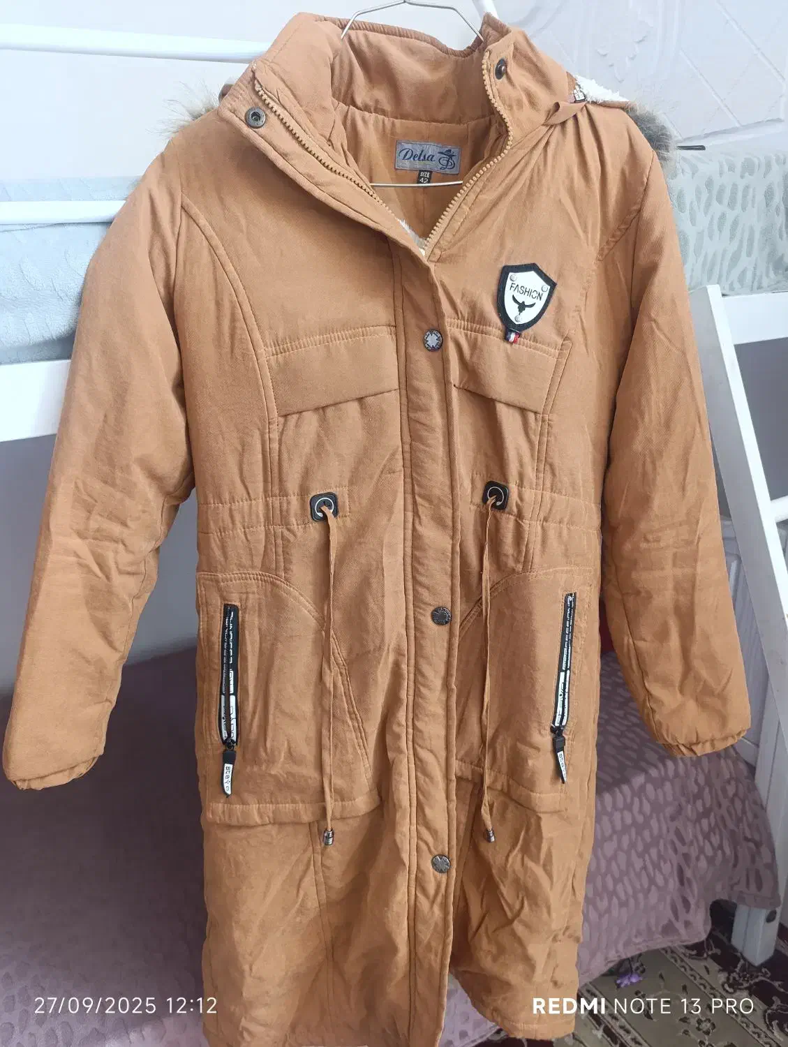 پالتوزنانه|لباس|نیشابور, گنبد سبز|دیوار