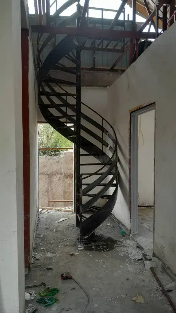 پله دکراتیو فلزی|خدمات پیشه و مهارت|لاهیجان, انقلاب|دیوار