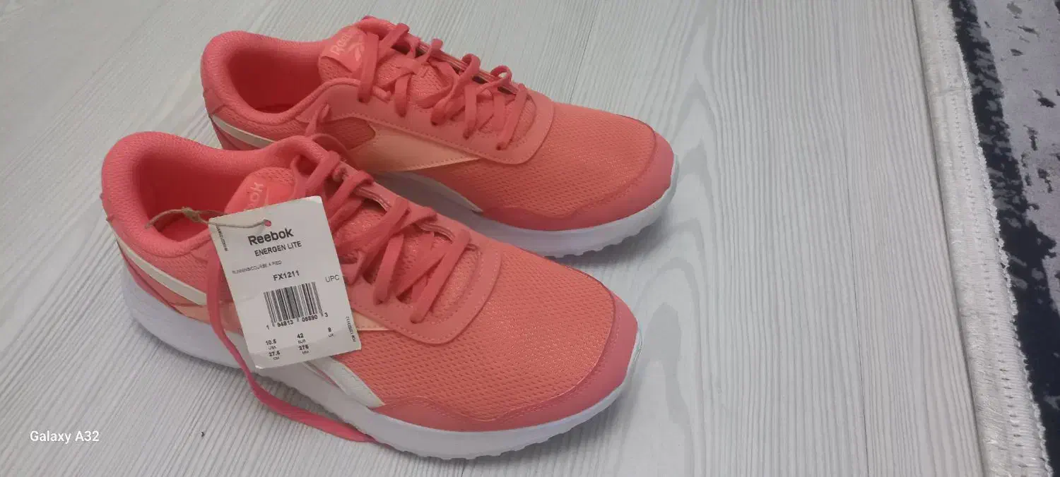 یک جفت کتونی اورجینال Reebok|کیف، کفش، کمربند|اندیشه, اندیشه فاز ۱|دیوار