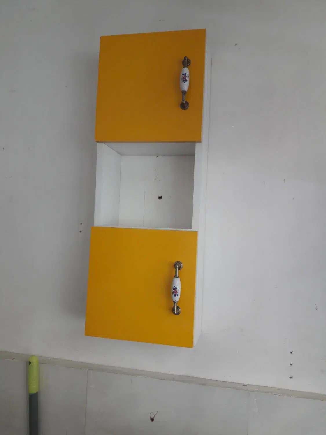 وسایل ارایشگاه|آرایشگاه و سالن‌های زیبایی|نورآباد, |دیوار