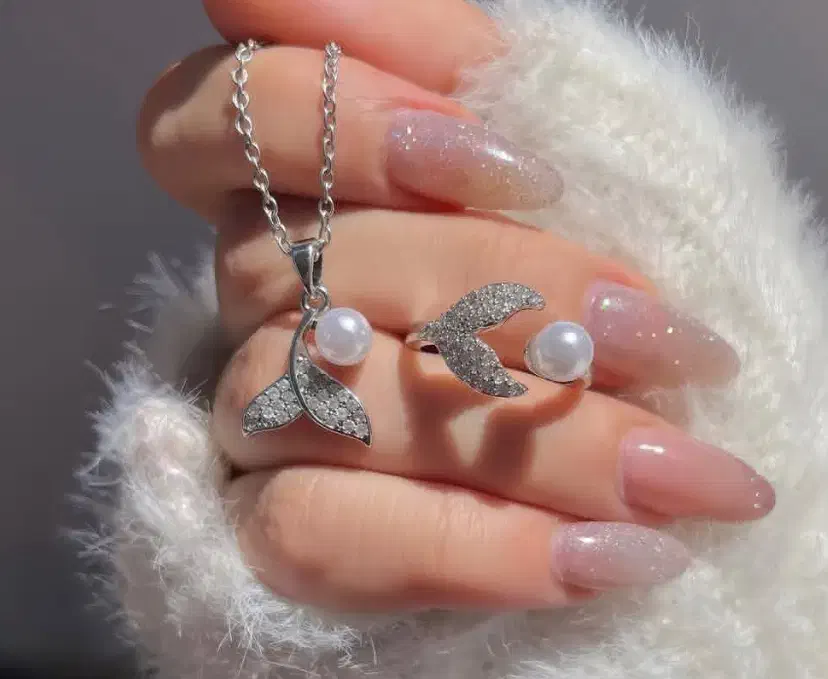 گردنبند|بدلیجات|بردسیر, |دیوار