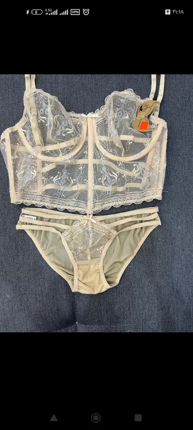 میسا ترک توری|لباس|قائن, |دیوار