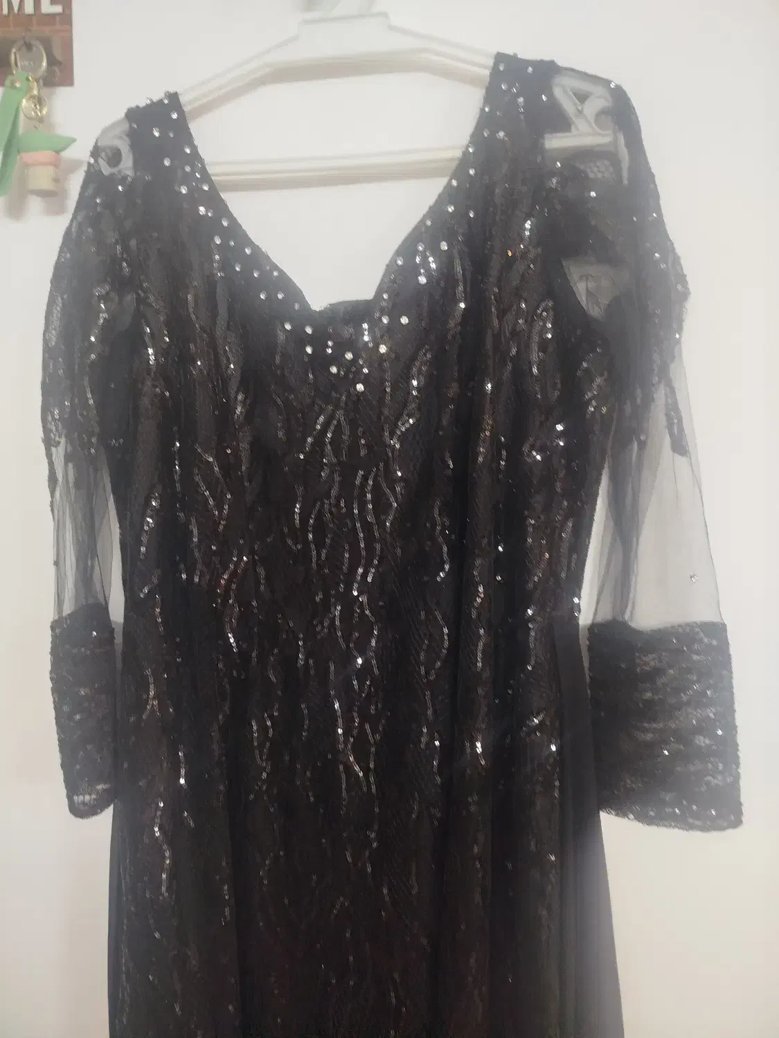 پیراهن مجلسی|لباس|ورامین, ورامین|دیوار