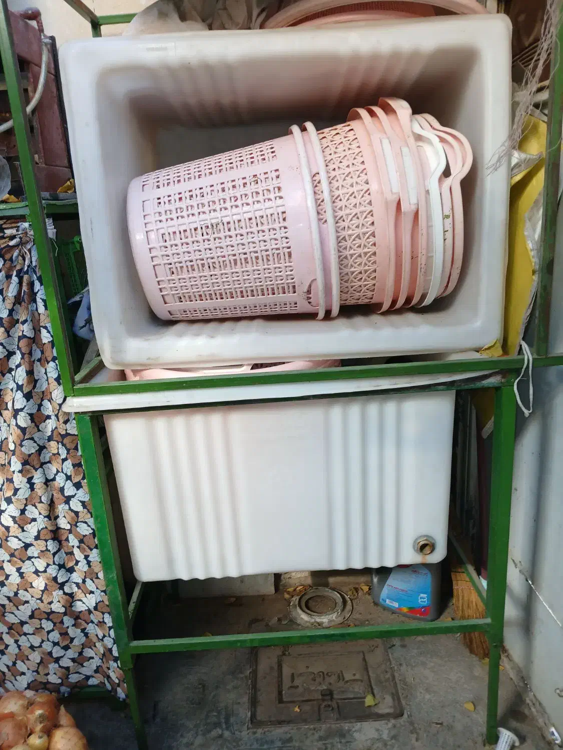 دو عدد وان با پایه و یک ترازو|فروشگاه و مغازه|همدان, |دیوار