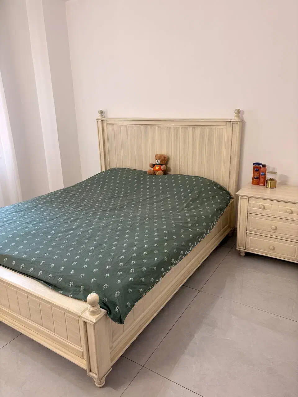 سرویس خواب|تخت و سرویس خواب|رشت, سعدی (تختی)|دیوار