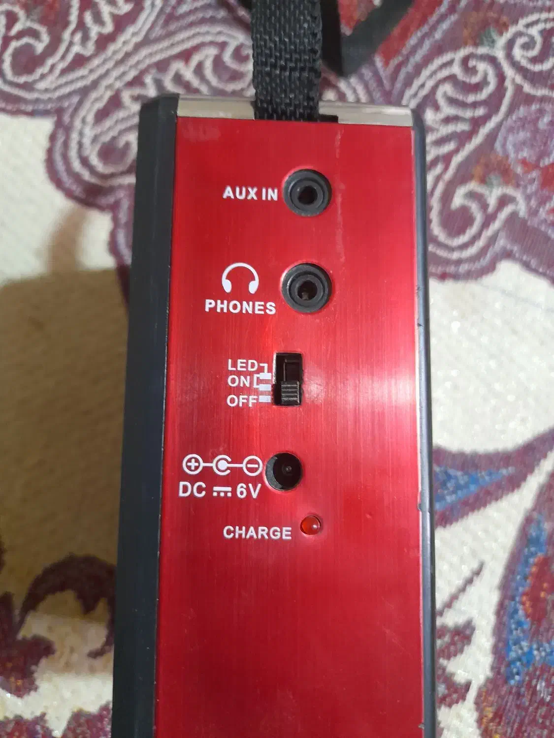 امپتری|صوتی و تصویری|زهک, |دیوار