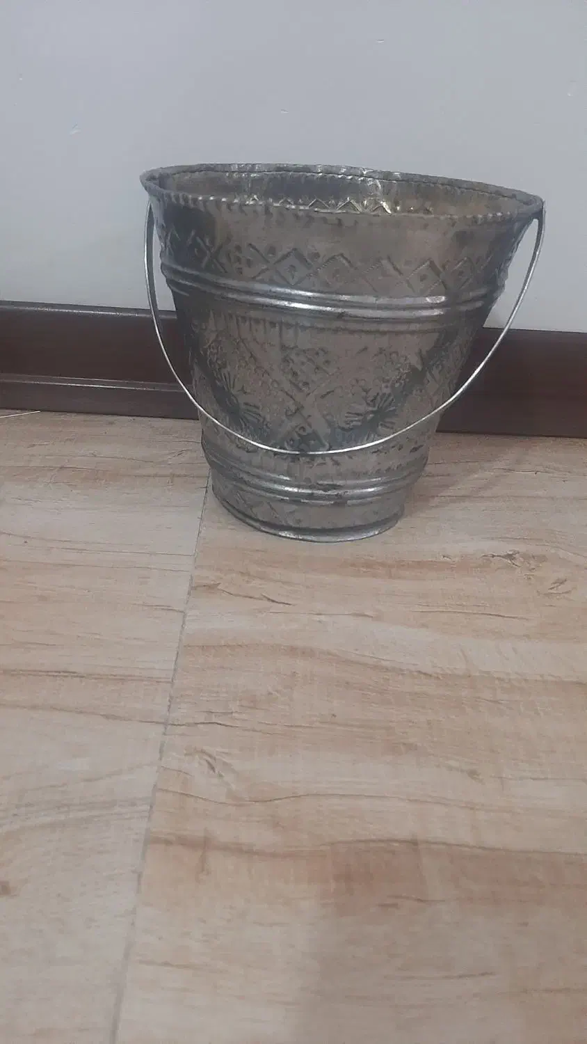 سطل برنزی قدیمی|صنایع دستی و سایر لوازم تزئینی|گلستان (تهران), |دیوار