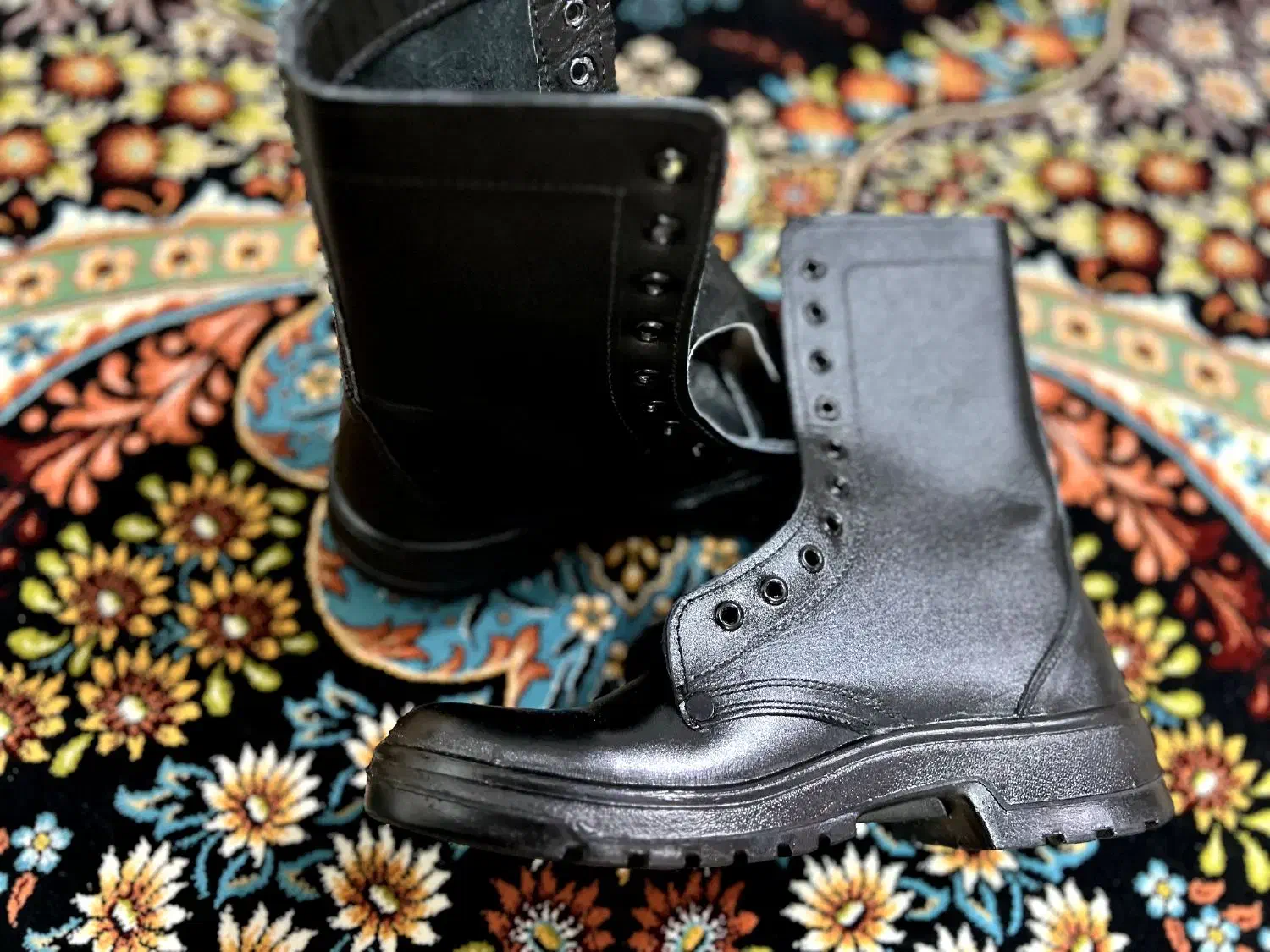 پوتین|کیف، کفش، کمربند|دورود, |دیوار