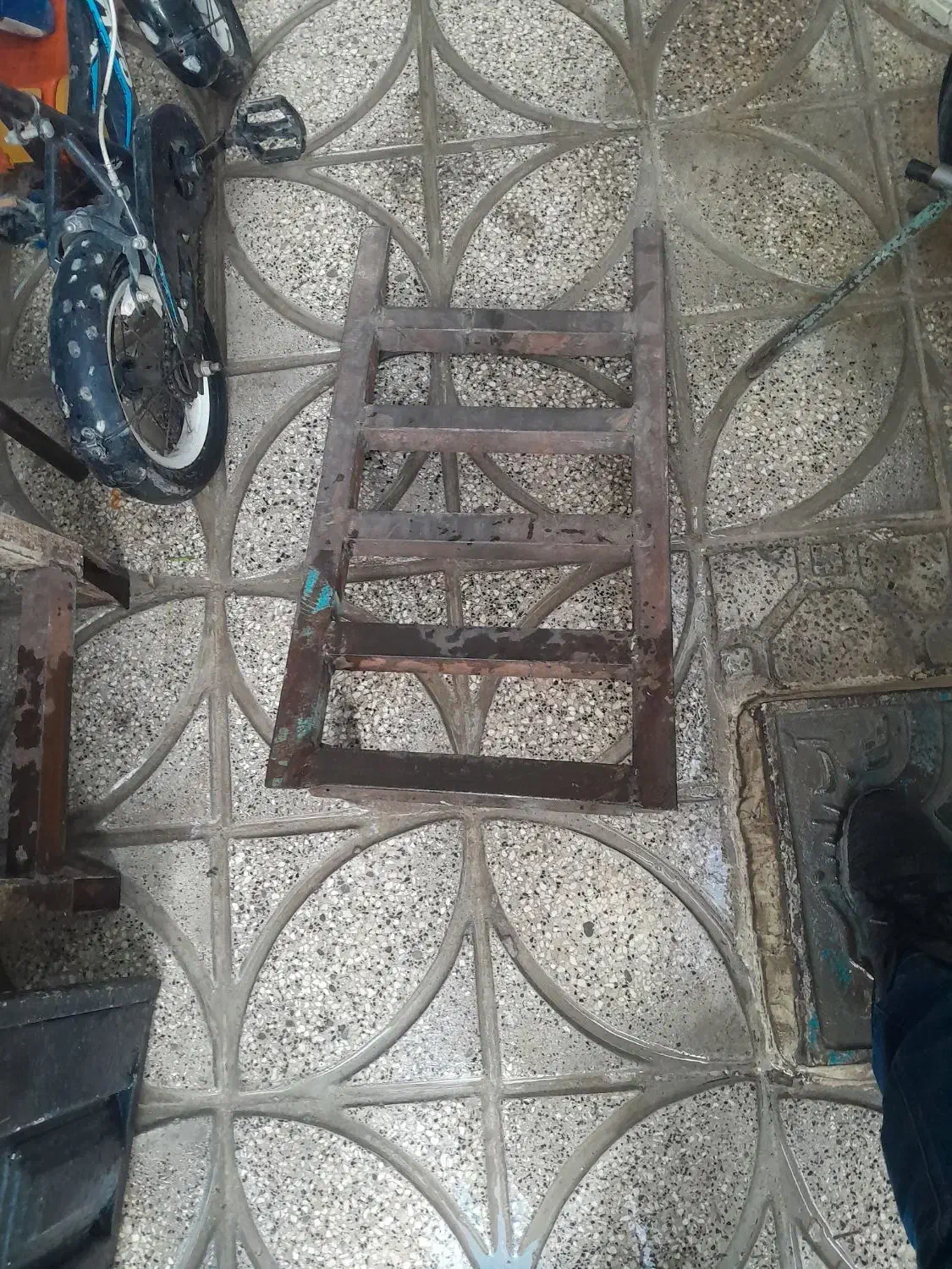 پل آهنی|مصالح و تجهیزات ساختمان|رباط‌کریم, رباط‌کریم|دیوار