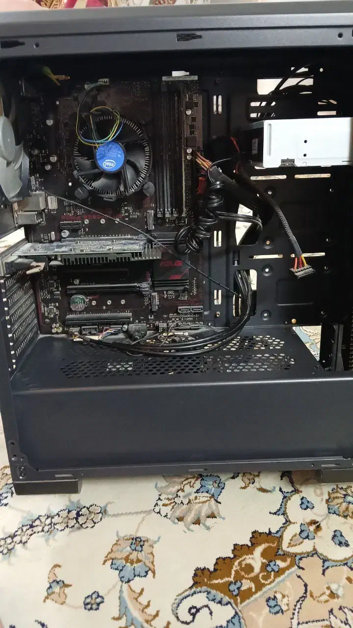 کامپیوتر|رایانه رومیزی|ری, شهرک نظامی|دیوار