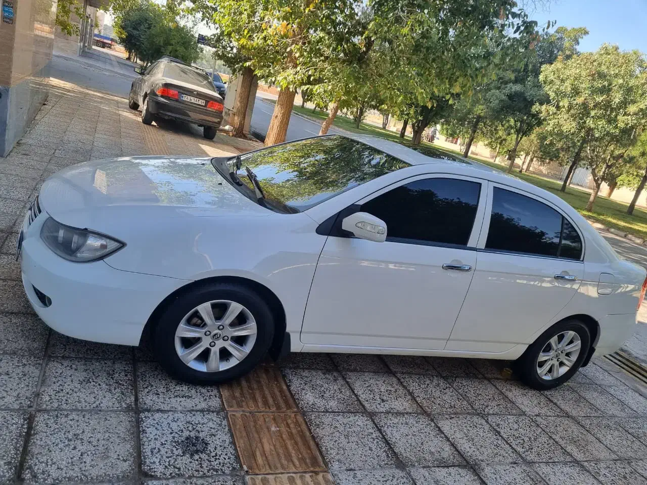 لیفان 620 کارمندی|خودرو سواری و وانت|شیراز, شیشه‌گری|دیوار