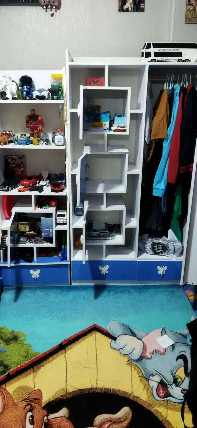 ست میز تحریر و صندلی وکمد وویترین وتخت|اسباب و اثاث بچه|رودسر, |دیوار