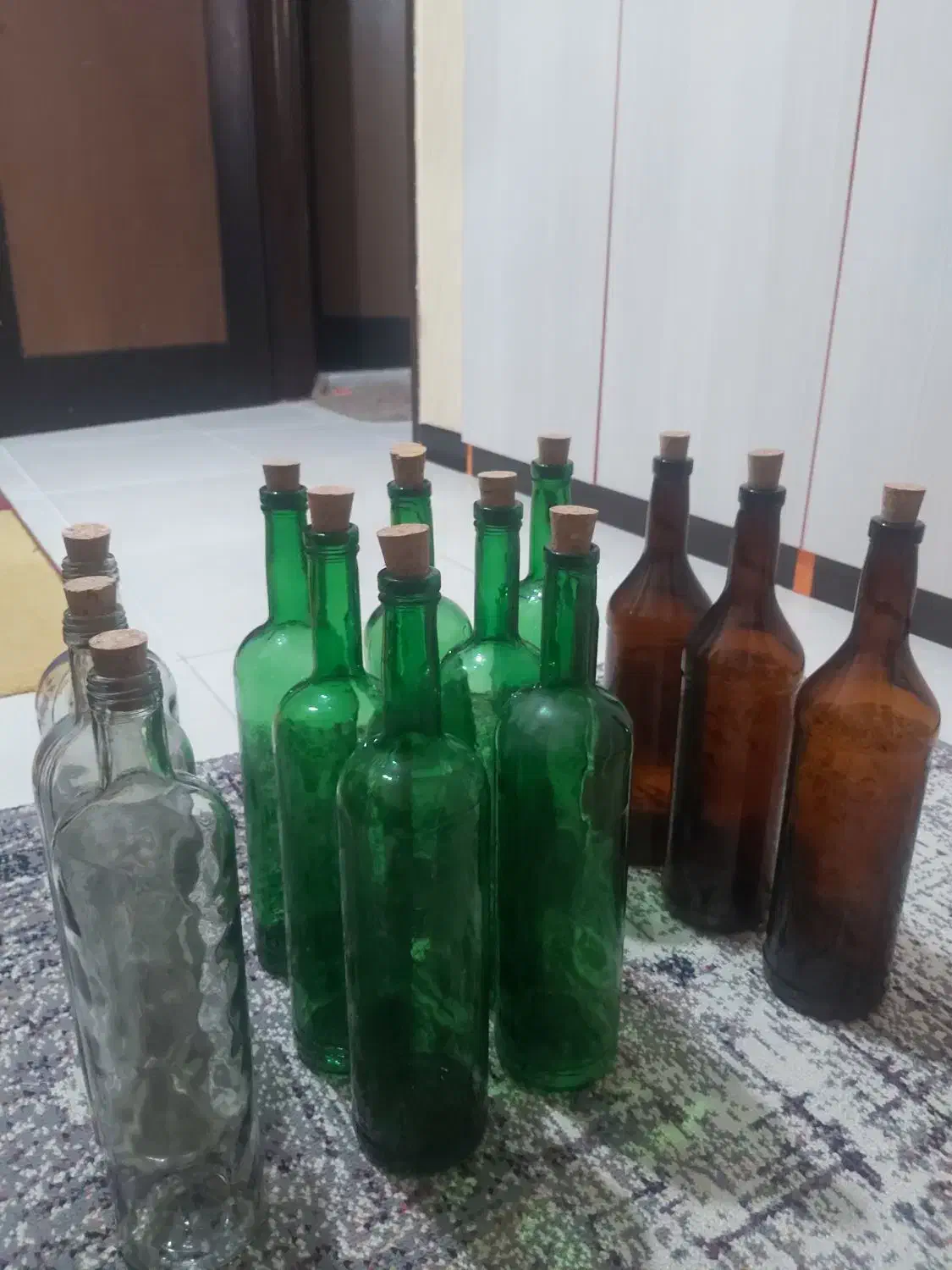 بطری شیشه ای باچوب پنبه یک لیتری|ظروف نگهدارنده، پلاستیکی، یک‌بارمصرف|شاهین‌شهر, مخابرات (شهید بهشتی)|دیوار