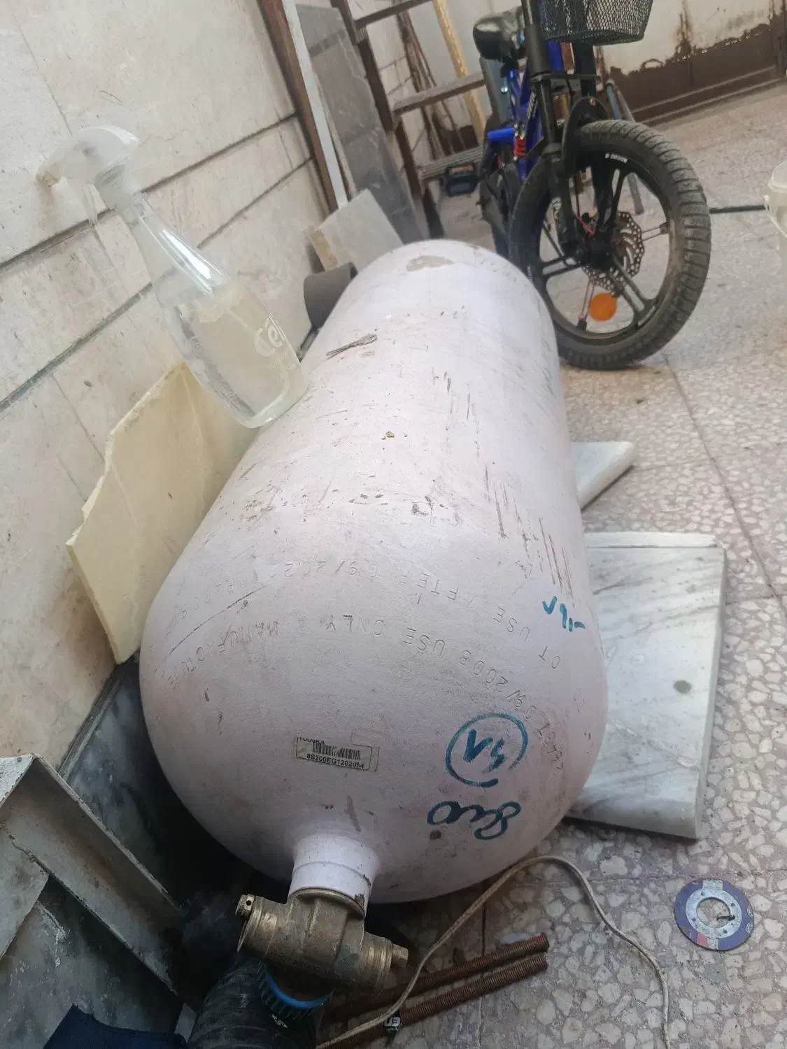 مخزن پژو 2028/09 چراغ عقب و کمک پراید جلو پنجره|قطعات یدکی و لوازم جانبی|قم, وادی السلام|دیوار