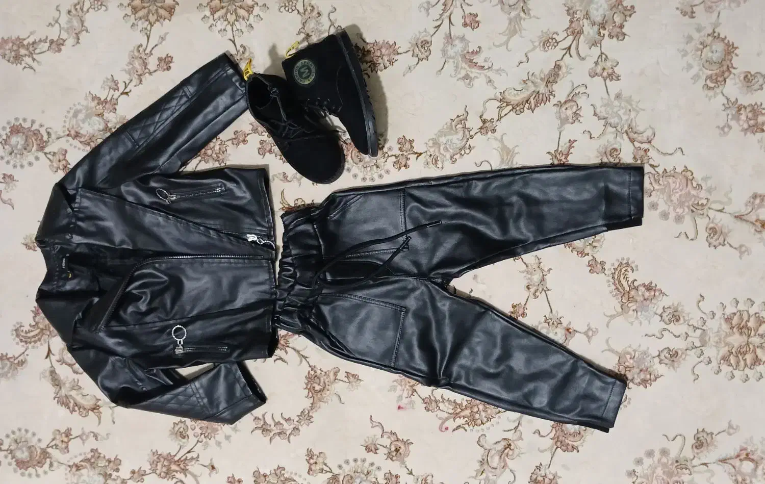 کت و شلوار چرم دخترانه مناسب ۲یا۳ سال|کفش و لباس بچه|خرمدره, |دیوار