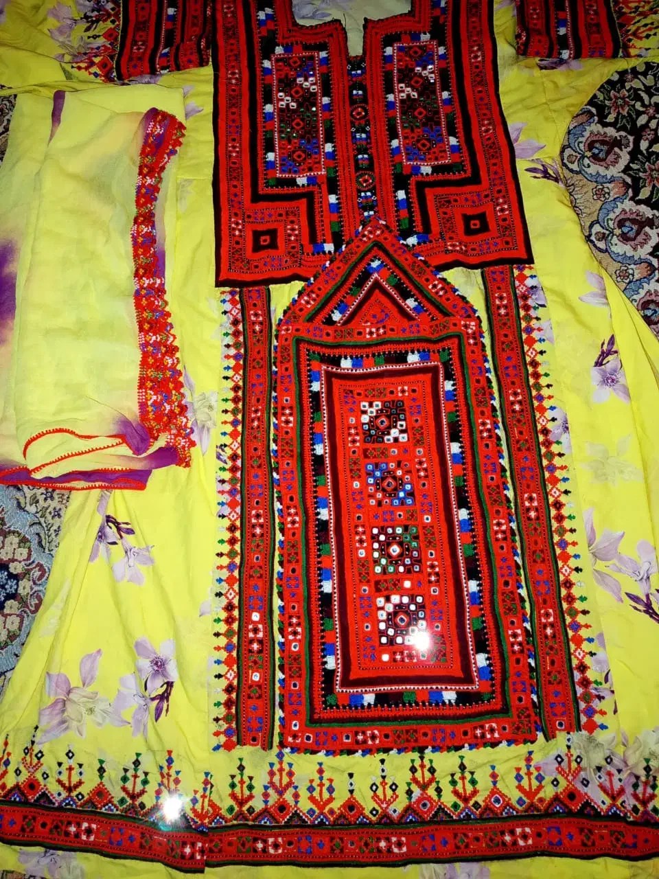 لباس|لباس|ایرانشهر, |دیوار