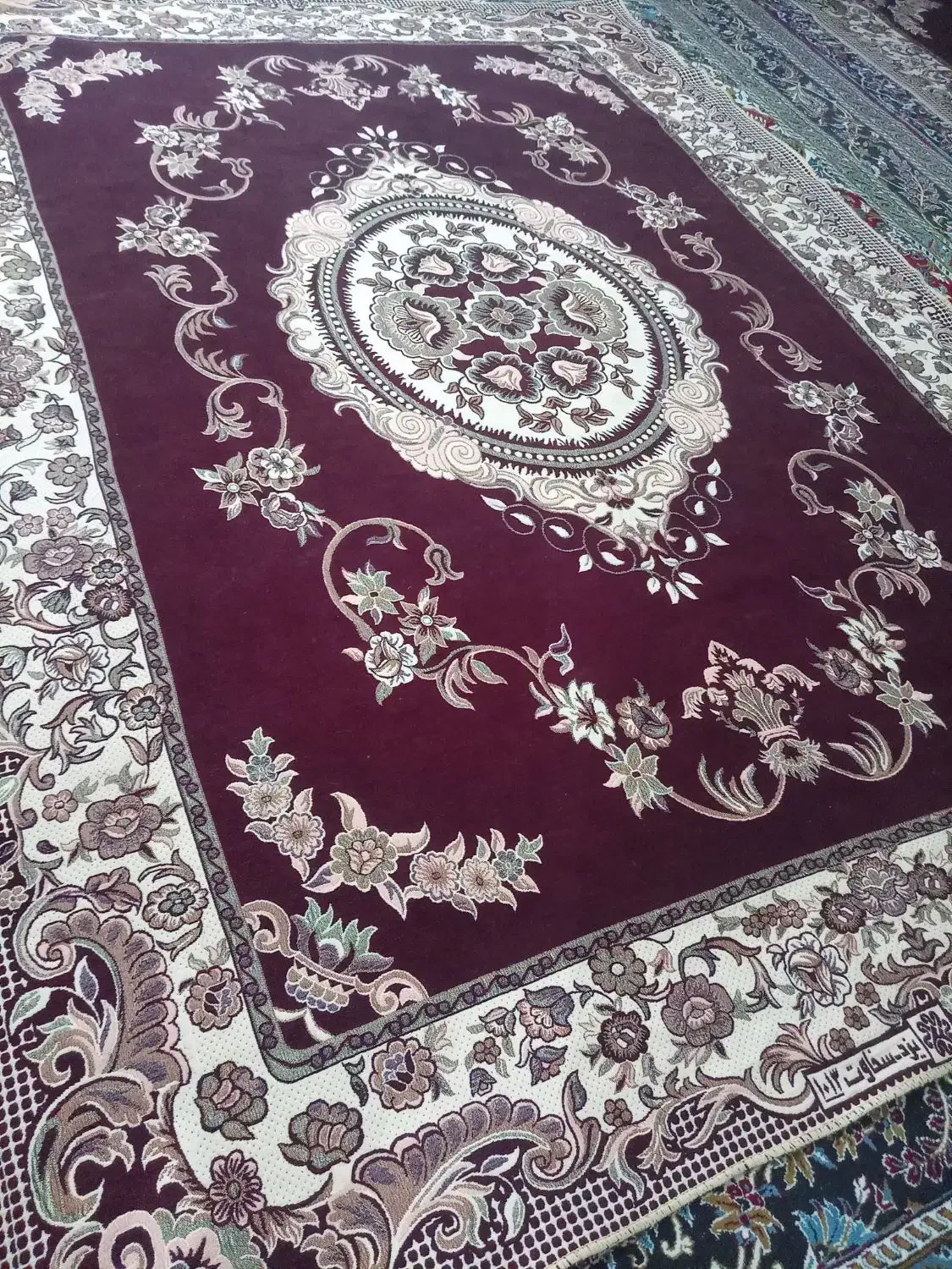 روفرشی|روفرشی|تربتحیدریه, میدان مرکزی|دیوار