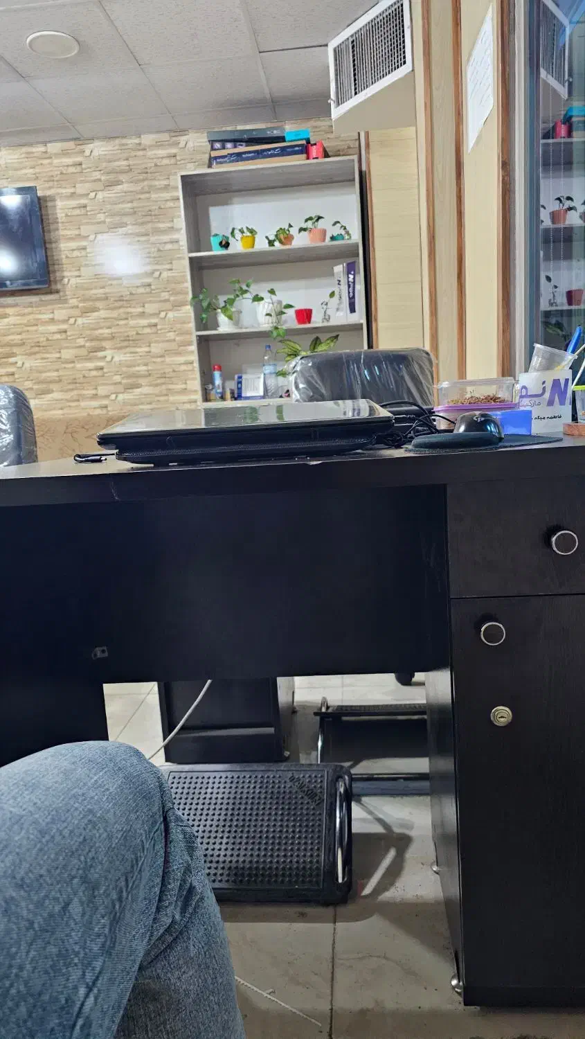 میز اداری در حد نو|مبلمان اداری|شیراز, شهرک بهار|دیوار