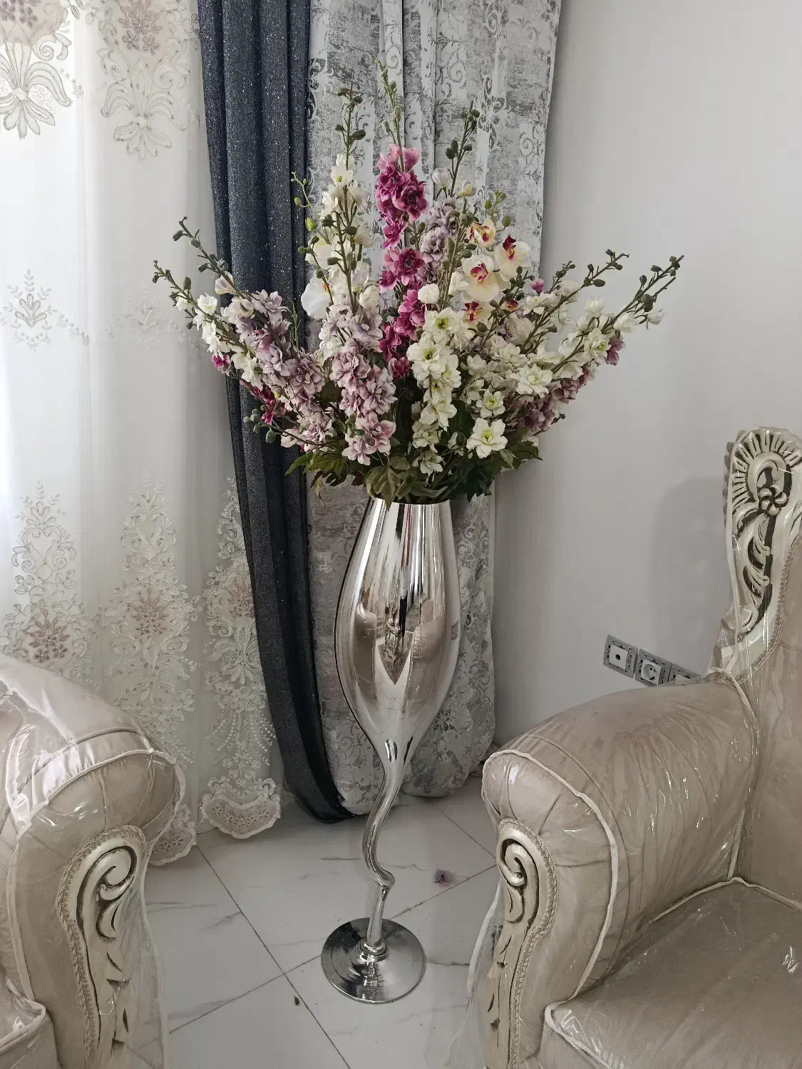 گل و گلدان 2000000میلیون تومان|صنایع دستی و سایر لوازم تزئینی|اقبالیه, |دیوار