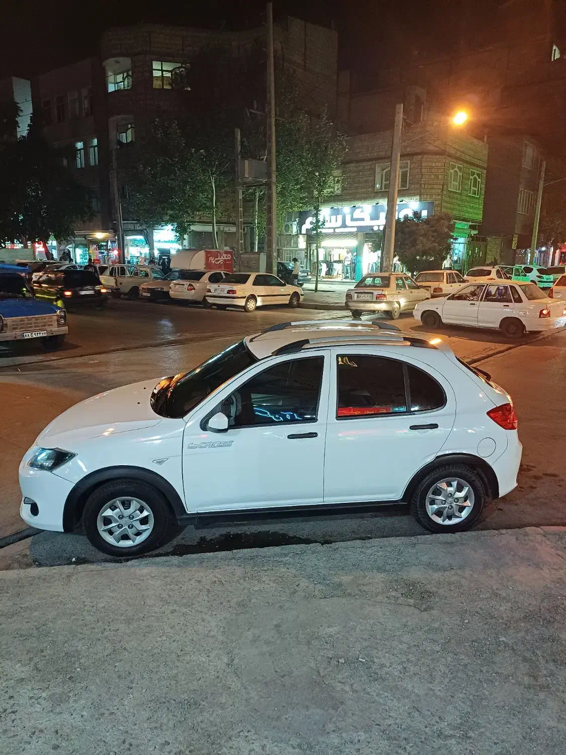 کوییک ساده مدل ۹۸ کارمندی|خودرو سواری و وانت|مشهد, شهرک امام هادی (شهرک غرب)|دیوار