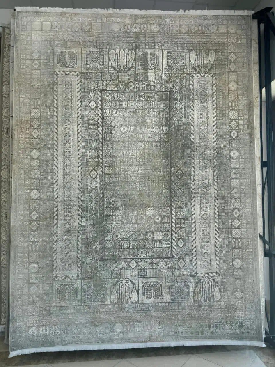 فرش ۹ متری|فرش|قم, قلعه کامکار|دیوار