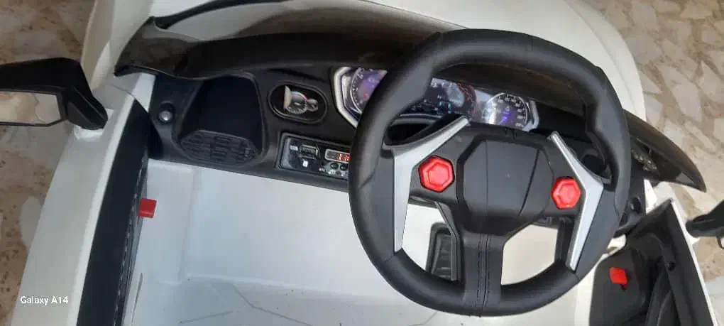 ماشین شارژی موزیکال فلش خور سالم نو|اسباب‌‌بازی|لاهیجان, شیخ زاهد|دیوار